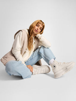 Converse - Women Run Star Legacy CX Platform Ruffles & Bows High Top Sneakers