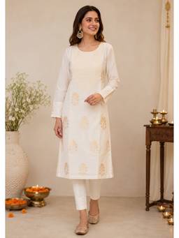 SMRITI GUPTA - Off White Banarasi Silk Kurta with Pant