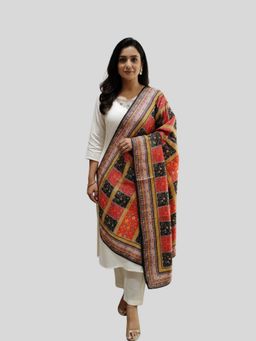 Tansi - Off-White Kurta with Pant and Dupatta