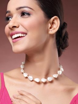 Karatcart - Women Bohey Organic Pearl Classic Necklace