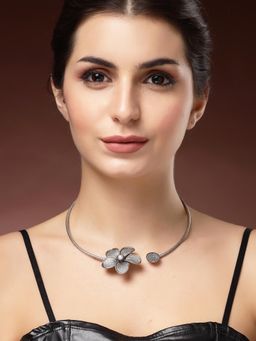 Karatcart - Women Tribal-Inspired Floral Pearl Oxidized Silver Hasli Necklace
