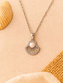 Karatcart - Women Delicate Seashell Inspired Silver Pearl Pendant Necklace