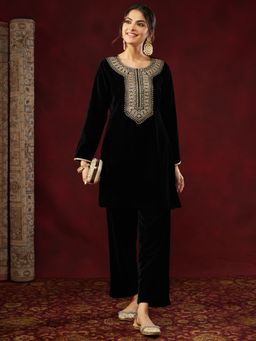Janasya - Women's Black Velvet Zari Yoke Embroidered Straight Kurta and Pant