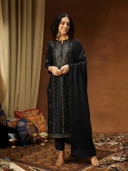 Janasya - Women's Black Silk Blend Foil Printed Straight Kurta and Pant with Dupatta