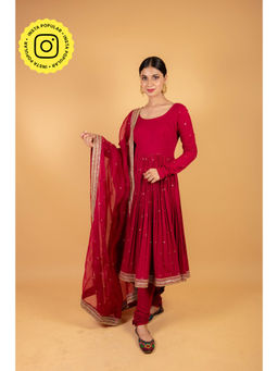 Ikshita Choudhary - Red Kurta (Set of 2)