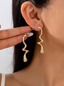 Amorenmore - Aurielle Flow Sculpted Abstract Gold Plated Statement Earrings