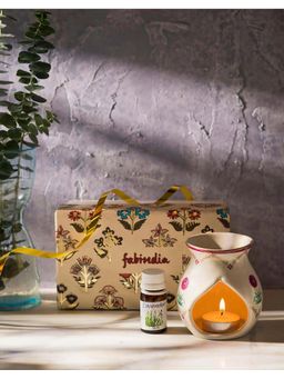 Fabindia - Gold Ceramic Decaled Adwaya Diffuser Gift Set