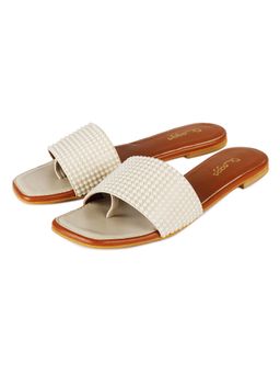 Ek_agga - Pearl White Flats