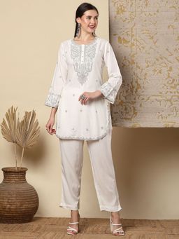 FASHOR - Solid Ethnic Floral Resham Embroidered Straight Fit Kurti & Pant - White (Set of 2)