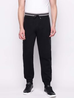 Guess - Men Black Solid Regular Fit Joggers