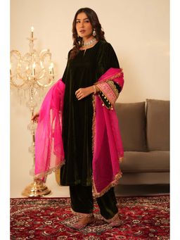 KURTISM - Mehndi Green Lace Work Velvet Kurta with Pant and Dupatta (Set of 3)