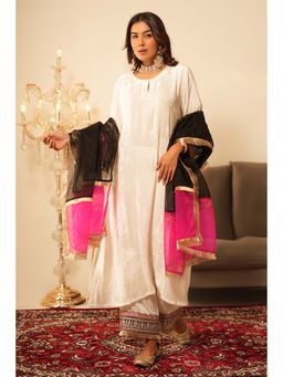 KURTISM - Ivory Lace Work Velvet Kurta with Pant and Dupatta (Set of 3)