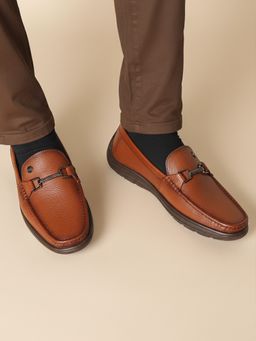 Carlton London - Men Tan Textured Leather Loafers
