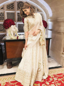 Gopi Vaid - Akanksha Malhotra In Golconda Naima White Lehenga with Blouse and Dupatta