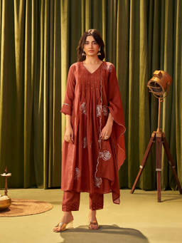 IOLY - Maroon Mul Chanderi With Foil Embroidery Kurta With Pant And Dupatta