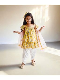 Fayon Kids - Yellow Printed Kurta with Dhoti with Dupatta (Pret) (Set of 3)