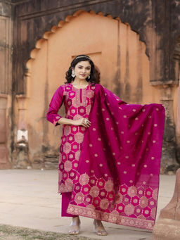 BLACK SCISSOR - Cherry Pink Kurta with Pant and Banarasi Silk Dupatta (Set of 3)