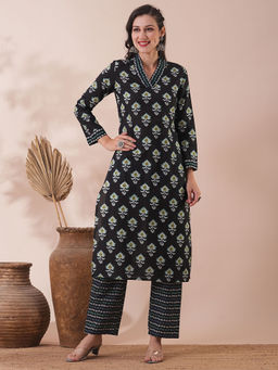 FASHOR - Black Floral Printed Straight Fit Kurta with Pant (Set of 2)
