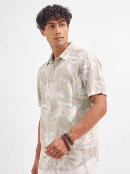 HIGHLANDER - Men Beige Graphic Relaxed Fit Casual Shirt