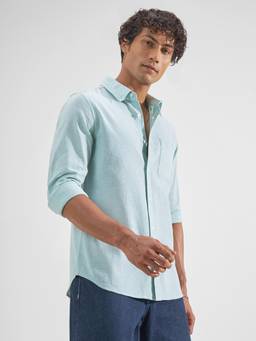 HIGHLANDER - Men Green Button Down Solid Slim Fit Full Sleeve Shirt