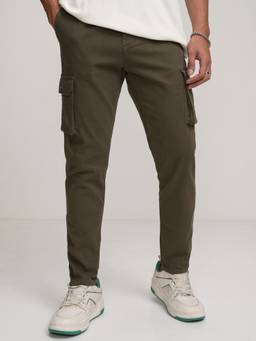 HIGHLANDER - Men Olive Green Slim Fit Cargos