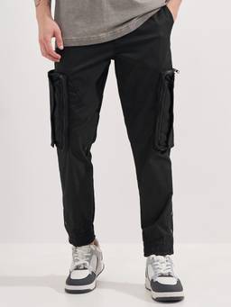 HIGHLANDER - Men Black Solid Relaxed Fit Cargo