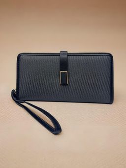 CrossKulture - Women Black Textured Wallet