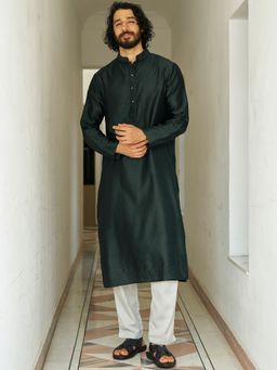 Andamen - Men Green Feature Embroidery Cotton Blend Woven Kurta