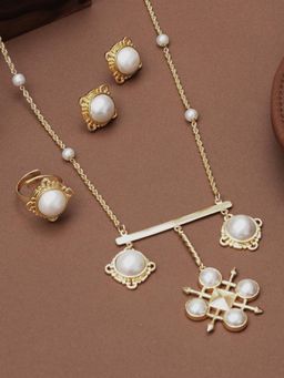 BeAbhika - Pearl Compass Jewellery Set