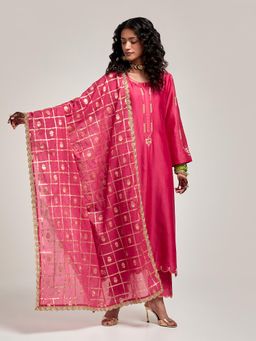 Anantaa by Roohi Trehan - Zari Motifs Dupatta - Magenta