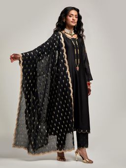 Anantaa by Roohi Trehan - Zari Motifs Dupatta - Black