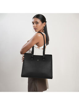 United Colors of Benetton - Black Solid Handbag