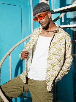 Campus Sutra - Mens Olive Green & Baby Pink Ecoliva Contrast Umbrella Shirt