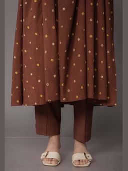 The Indian Ethnic Co. - Prita Brown Solid Slub Cotton Narrow Pant