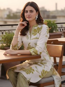 Shaily - Women Olive Floral Kurta with Pant (Set of 2)