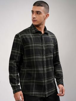 HIGHLANDER - Men Black Checks Relaxed Fit Collar Neck Casual Shirt