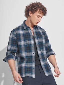 HIGHLANDER - Men Green Checks Relaxed Fit Collar Neck Casual Shirt