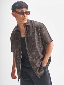 HIGHLANDER - Men Brown Animal Print Relaxed Fit Collar Neck Casual Shirt
