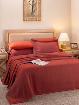 Maspar - Hues Nouveau Tradition Zigwine 280 GSM Polyester Red Woven Yarn Dyed Double Bed Cover