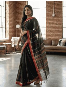 Ushvii - Women Black Striped Dhaniakhali Saree without Blouse
