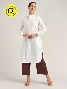 Saltpetre - Women Off White Organic Cotton Mandarin Neck Pleated Tunic