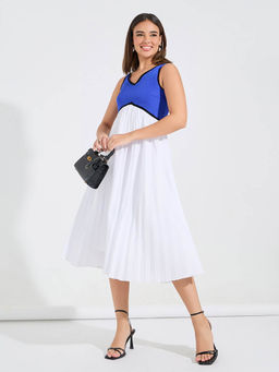 Styli - Women Multicolor V-Neck Colorblock A-Line Pleated Midi Length Dress