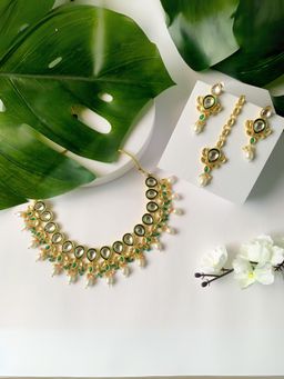 I Jewels - Green Gold Plated Traditional Pearl Kundan Floral Necklace Jewellery Set