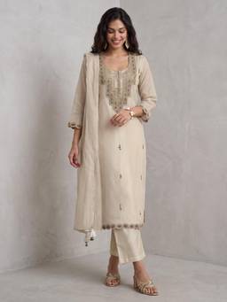 Gajra Gang - Womens Off White Jacquard Heavy Embroidered Kurta with Pant & Dupatta
