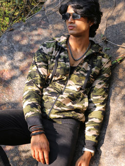 Campus Sutra - Men's Forest Green Camouflage Hoodie With Insert Pocket