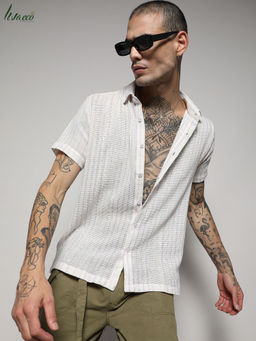Campus Sutra - Men's White & Lavender Unbalanced Striped Woven Shirt