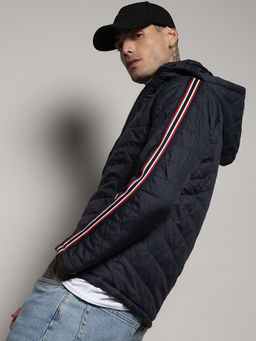 Campus Sutra - Men's Navy Blue Quilted Puffer Jacket With Contrast Striped Sleeve