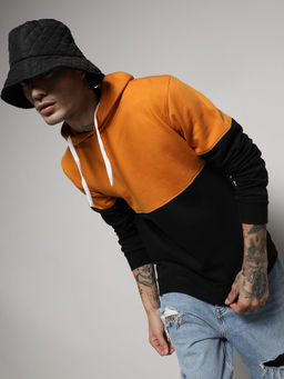 Campus Sutra - Men's Black & Mustard Yellow Pullover Hoodie With Ribbed Hem