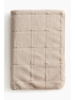 H&M - Beige Fluffy bed throw
