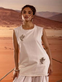 Jiraazi - Off White Sleeveless Embellished Straight Kurti